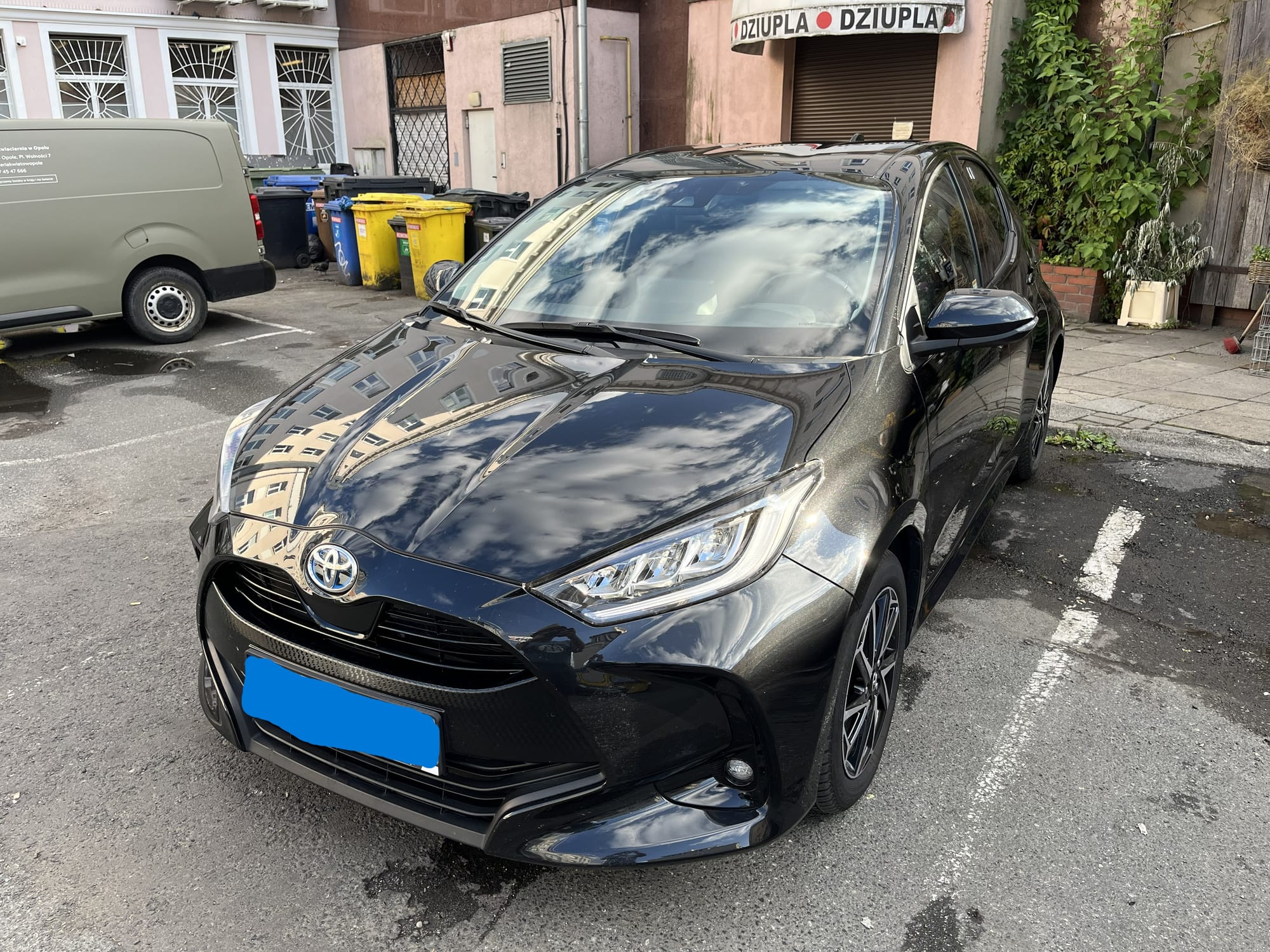 A hire car in Kraków provided a convenient way to explore southern Poland, from the city centre to attractions such as Energylandia and the Wieliczka Salt Mine.
