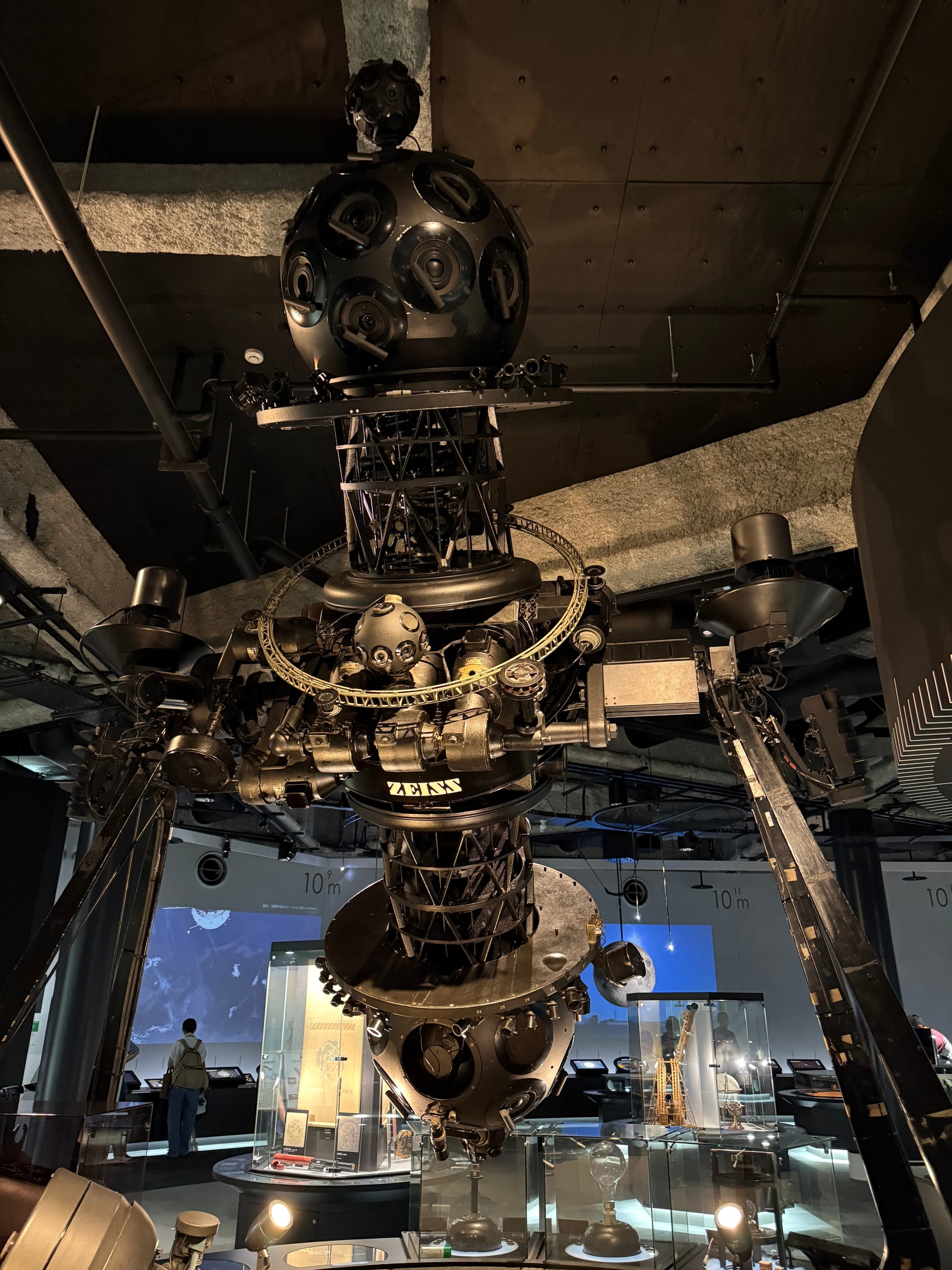 Zeiss planetarium projector displayed at the Nagoya City Science Museum, featuring multiple optical lenses and projectors used to simulate the night sky inside a dome theater.